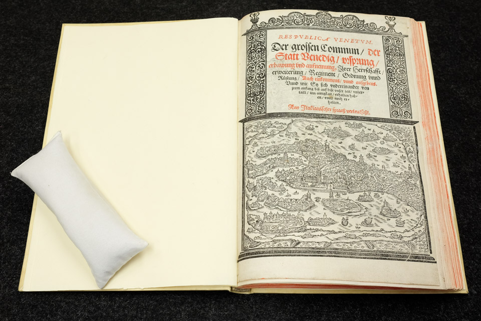 Titelseite des 1557 gedruckten Werkes "Res publica Venetum" von Donato Giannotti
