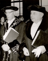 Fritz Neumark (links miit Erich Schmidt) als Rektor der J. W. Goethe Universität, 1955