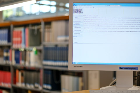 You can access the electronic reference library from all the PCs in the reading room (here showing the start display). This supplements the reading room's collection of printed sources and works