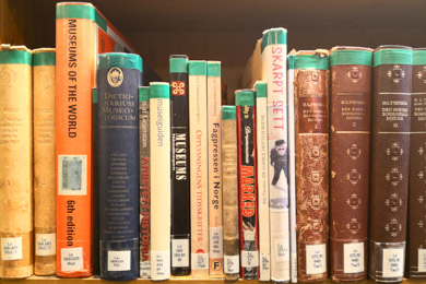 Works shelved in a Norwegian library using Dewey Decimal Classification